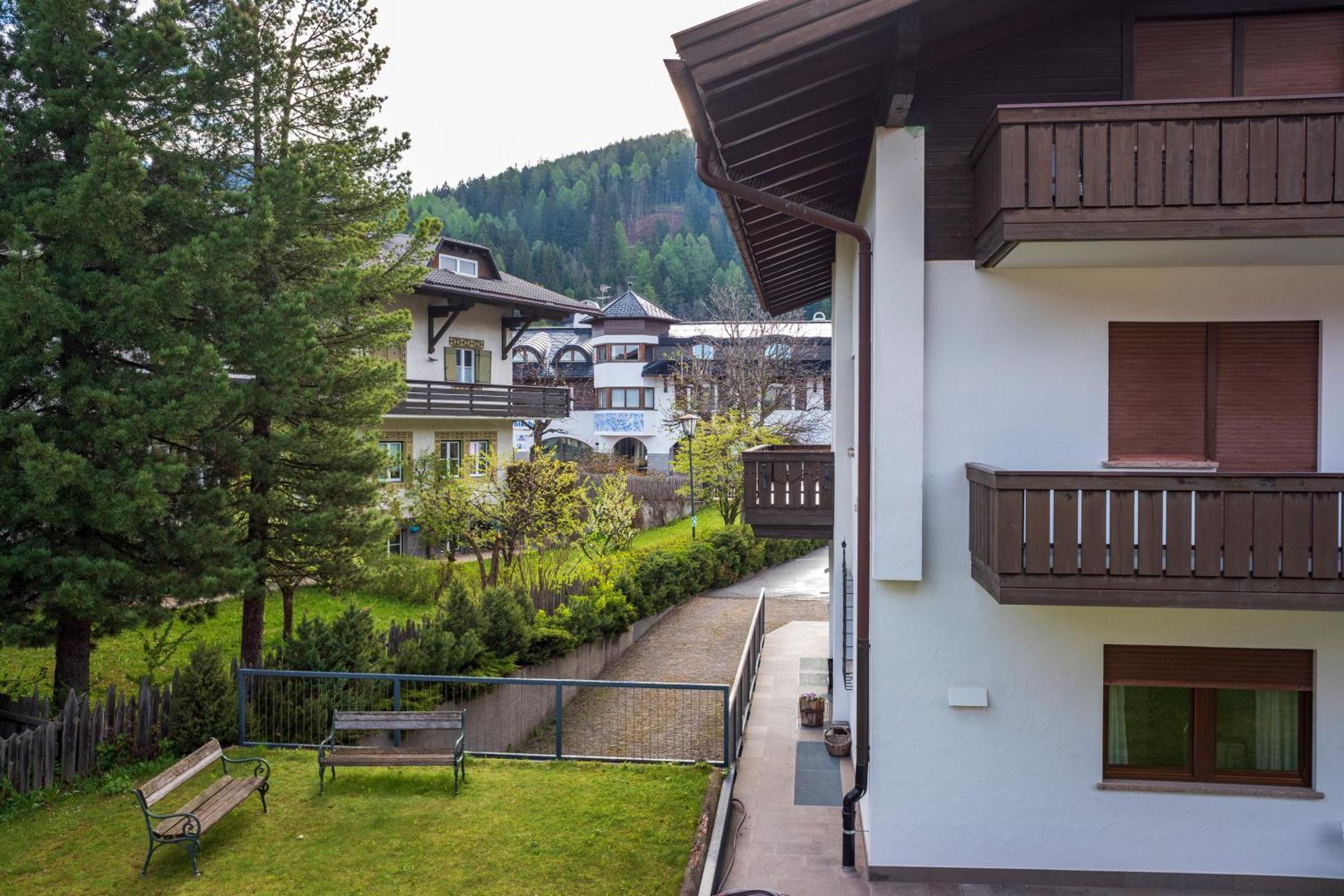 Rosa Alpina - Appartamento Nelle Dolomiti Toblach Exterior foto